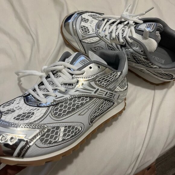 Bottega Venneta Women's Sneakers - Picture 4 of 5